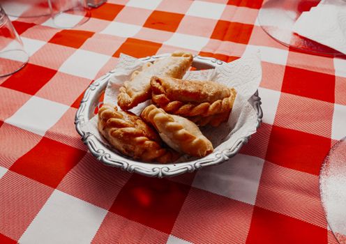 Pastelitos criollos de membrillo