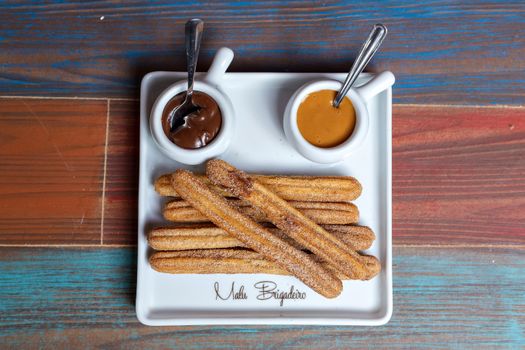 Churros rellenos de dulce de leche