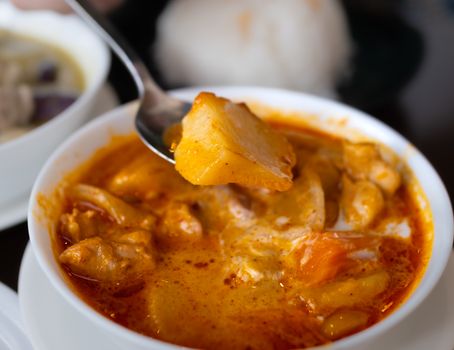 Curry Vermelho Tailandes de Porco