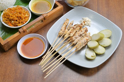Sate de Frango com Molho de Amendoim