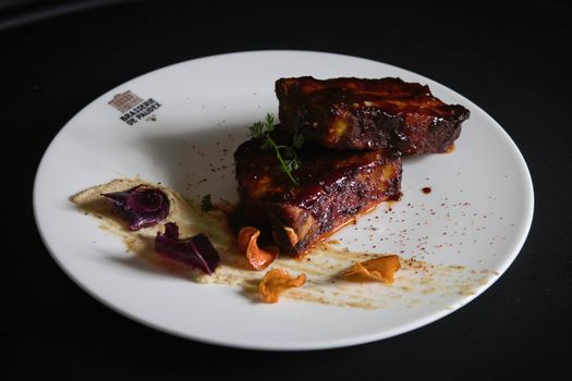 Rabo de buey guisado (Rabada)