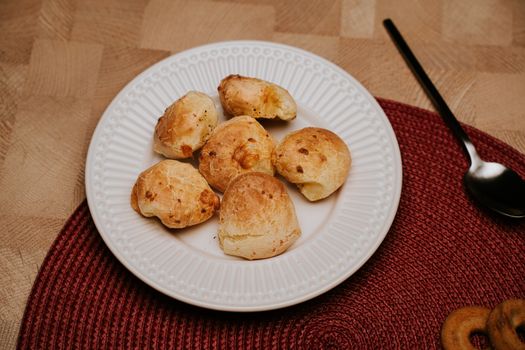 Pao de queijo (Pao de queijo)