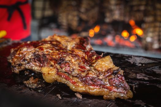 Redondo de ternera asado en salsa