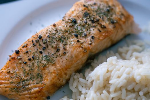 Salmão no Vapor com Endro
