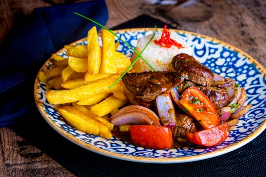 Tallarin saltado de carne
