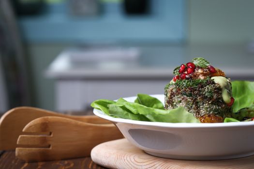 Salada morna de batata-doce e quinoa