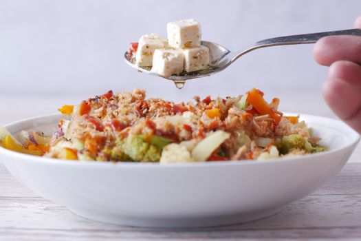 Bowl de tofu marinado e legumes no Varoma